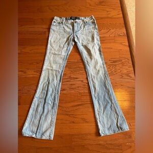 Vitruvius Clothing Jade Fit Low Rise Light Wash Flare jeans Size 30